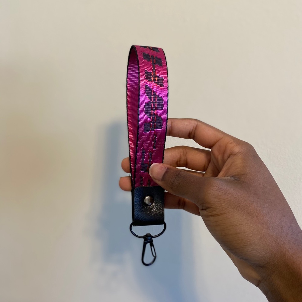 SHORT HOT PINK OFF-WHITE KEYCHAIN